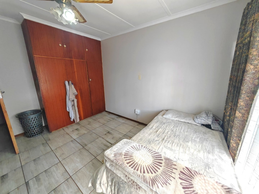 5 Bedroom Property for Sale in Fichardt Park Free State